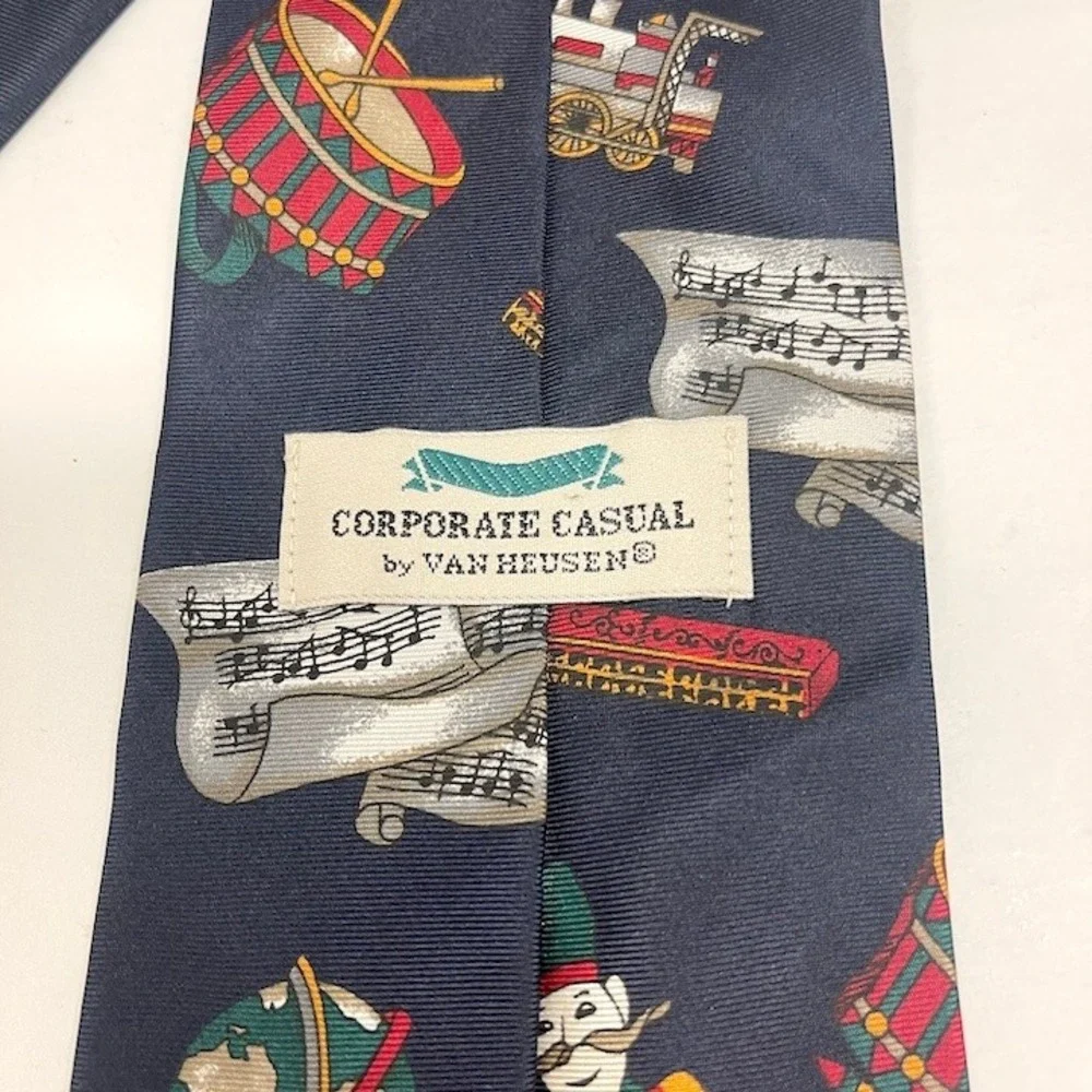 Vintage Corporate Casual Van Heusen Christmas Men's Silk Necktie Tie‎